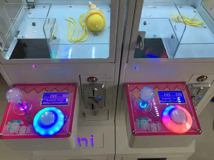 Mini Automat do gry w chwytani – Arcade Toy Claw Vending Machine recenzja i cena
